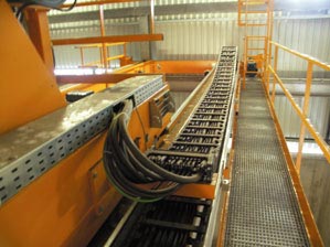 cable carrier guide-trough system for long travels 