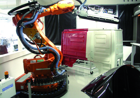 6-axis robot with twisterchain
