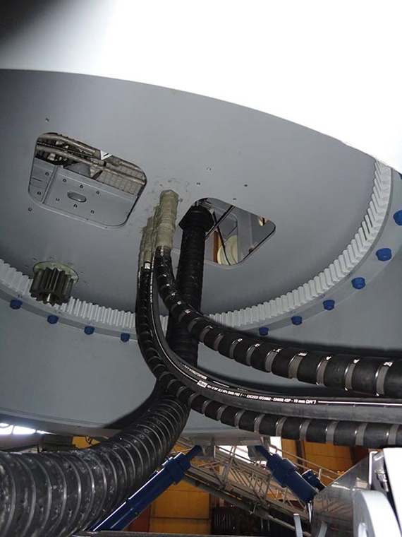 triflex® for cable guiding on a hexapod of a gangway on a ship
