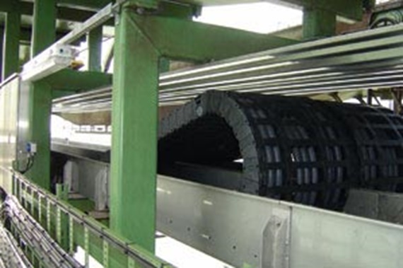 Pre-assembled igus® Energy Chains in long travel