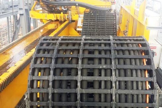 Energy chain in the overall drilling equipment of the drilling vessel including horizontal and vertical pipe handling
