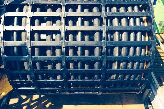 Energy chain in the overall drilling equipment of the drilling vessel including horizontal and vertical pipe handling