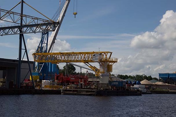 540° rotary module inside the bridge platform to allow the pivoting motion