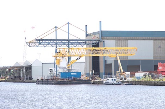 540° rotary module inside the bridge platform to allow the pivoting motion