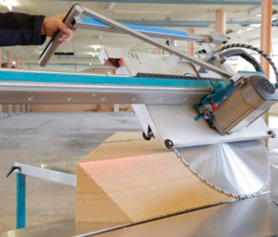 Mitre saw for insulation material with a drylin® W profile rail