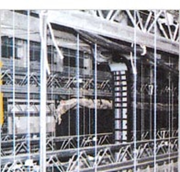Cable carrier in zigzag motion