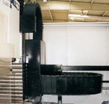 Unsupported side-mounted cable carrier